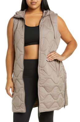 zella Belted Quilted Recycled Polyester Puffer Vest in Tan
