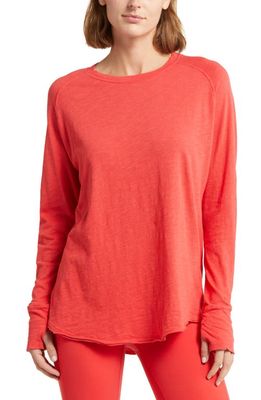 zella Relaxed Long Sleeve Slub Jersey T-Shirt in Red Poinsettia