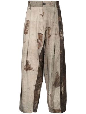 ZIGGY CHEN graphic-print tapered trousers - Brown