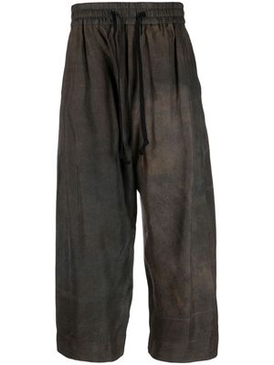 Ziggy Chen pleat-detail cropped trousers - Brown