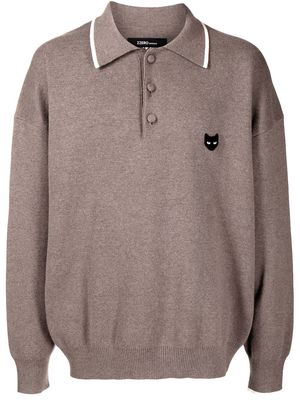 ZZERO BY SONGZIO logo-patch knitted polo shirt - Brown